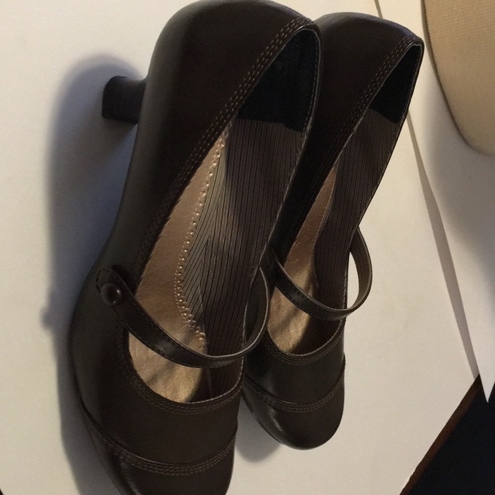 Brown Mudd Brand shoes